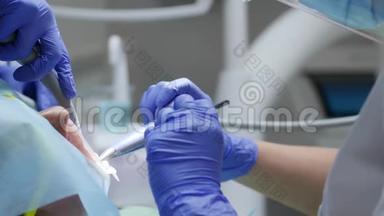 口腔正畸专用器械在无菌条件下对住院病人口腔进行清洁